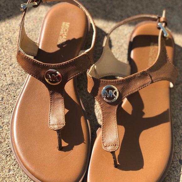 Micheal Kors Sandals set - Picture 7 of 12